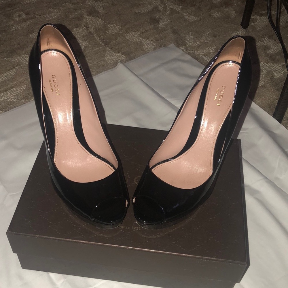 Black patent leather Gucci Pumps